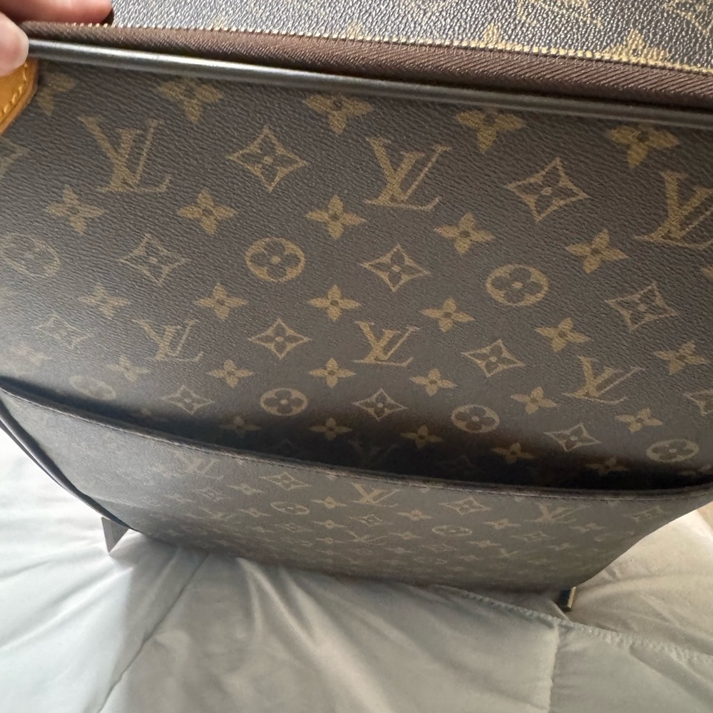 Louis Vuitton Monogram Canvas Brown & Tan Travel Bag 50 - Picture 3 of 13